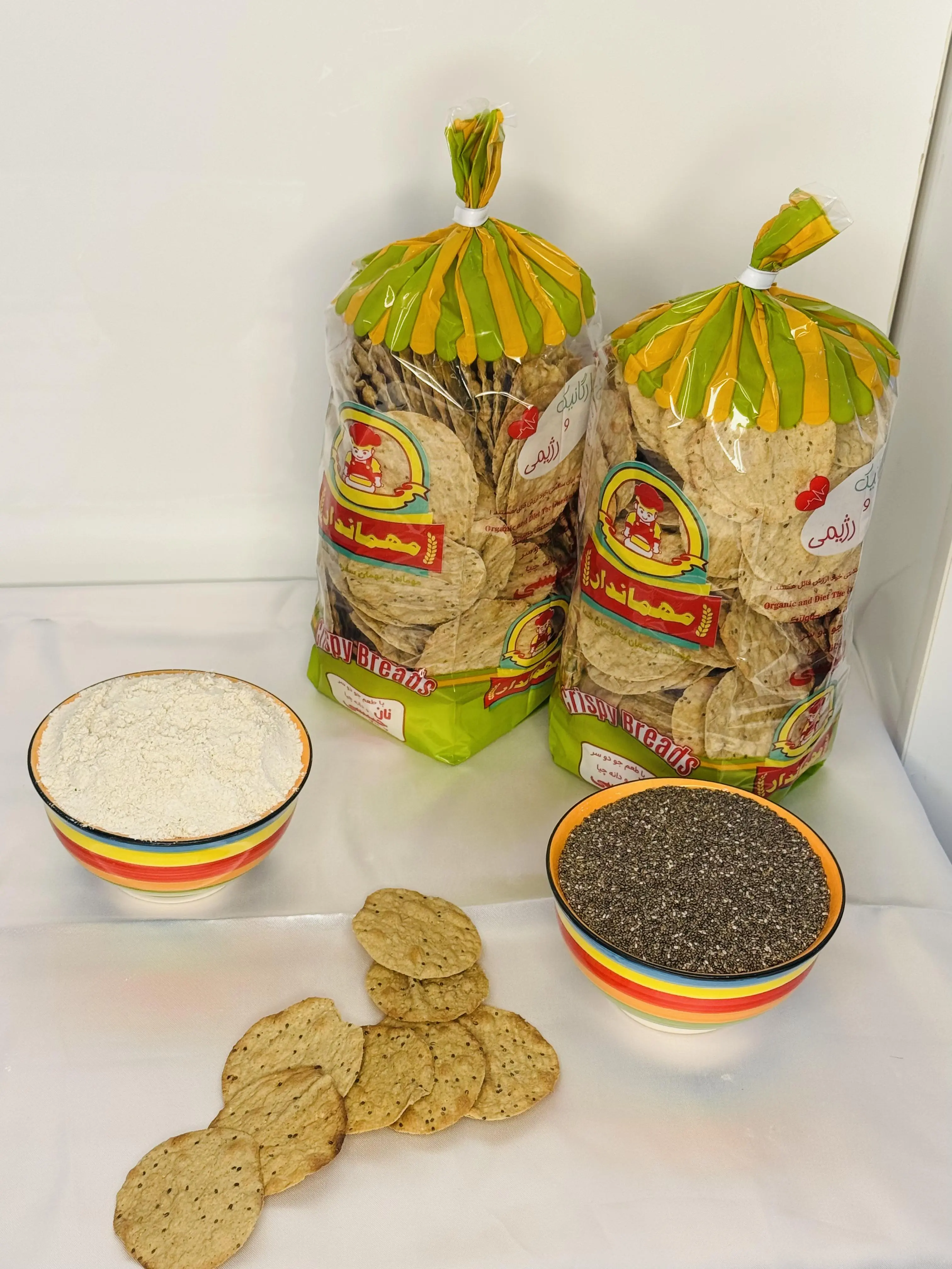 نان چیپسی حاوی دانه چیا و جو یولاف